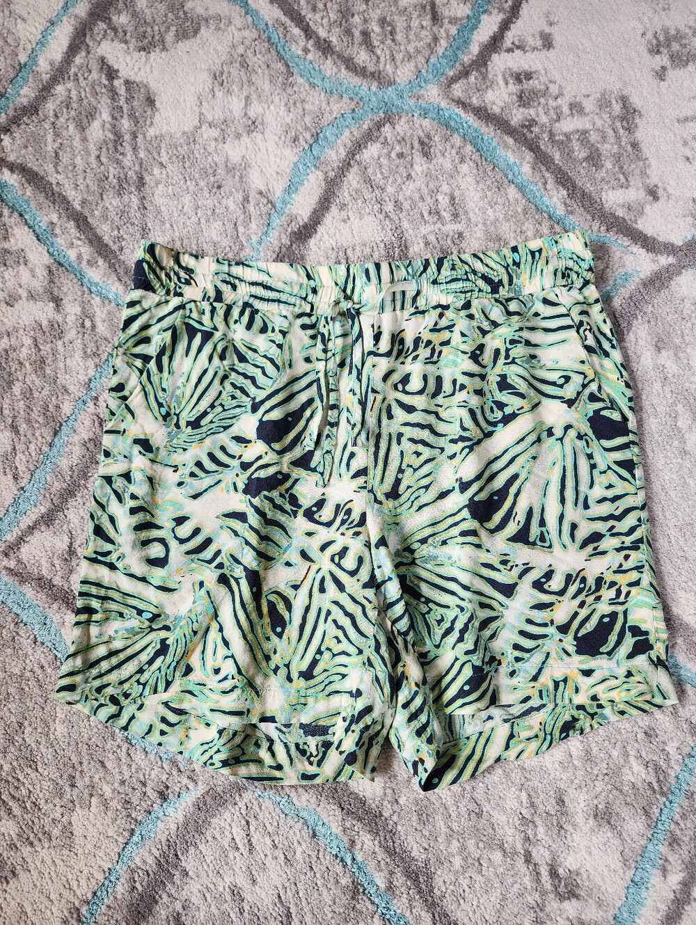 SoyaConcept Abstract Print Women Shorts • Size M